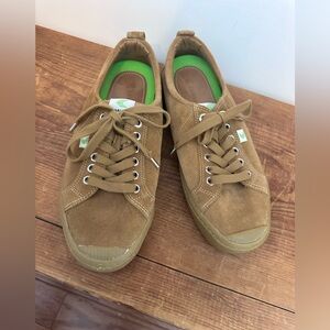 Unisex brown suede Cariuma Skate board Sneakers